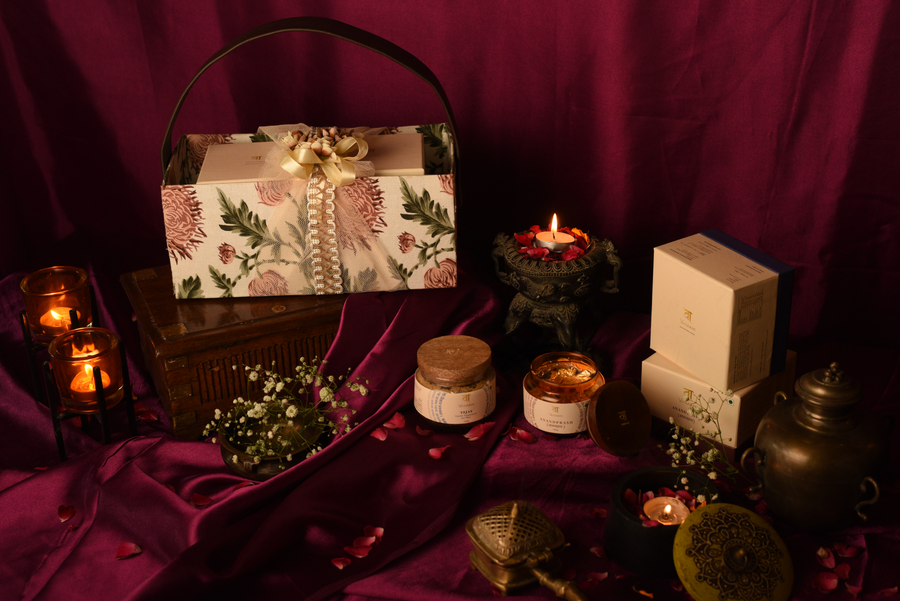 Gift Hamper Of 2 Jars (Price range: Rs 2300 to Rs 8400)